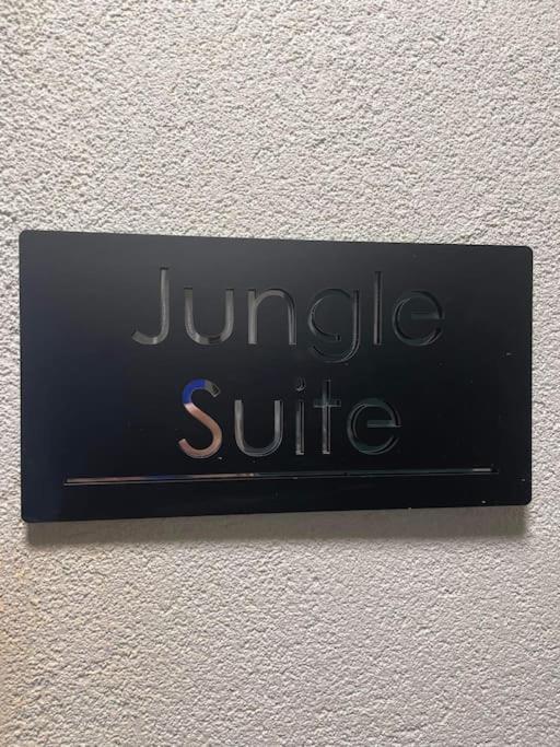 Cosy Jungle Room, Evadez Vous A Claude * Saint-Claude